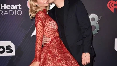 Періс Хілтон замилувала пристрасними фото з коханим