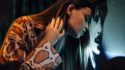 Время и Стекло - "Е, Бой": Надя Дорофеєва еротично позаймалася на тренажері в новому кліпі