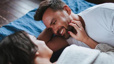 Ведущий Тимур Мирошниченко снялся в милой фотосессии с беременной женой