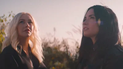 Девочки Кристина Агилера и Деми Ловато снялись в клипе на песню Fall In Line