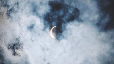 Если бы вместо Луны были другие планеты: фантастический фотопроект