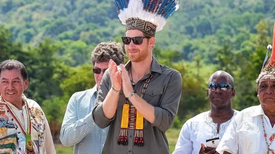 12 удивительных шляпок от членов королевских семей, которые они обожают одевать на свадьбы