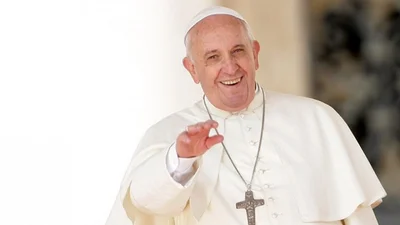 Папа Римский в гуцульской национальной одежде подорвал сеть