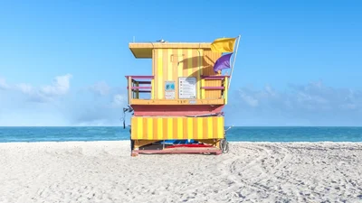 Райдужне Маямі: яскраві рятувальні будиночки, в яких хочеться оселитися