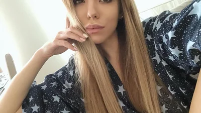 Оце так крихітка: Ассоль похизувалася мініатюрними формами в яскравому купальнику