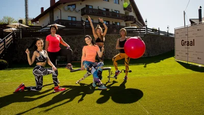 Соломія Вітвіцька та Аня Добриднєва влаштували фітнес-тур разом з мамами