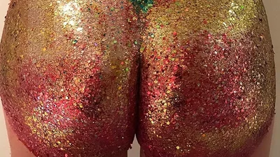 Голое тело в блестках - летний тренд, без которого вам не обойтись