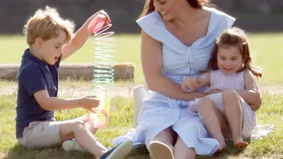 Кейт Миддлтон с детьми пошалила на конном поло - фото, от которых улыбнешься