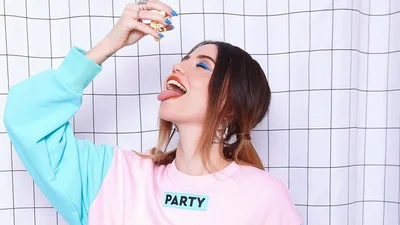 Горячая крошка Надя Дорофеева засветила тело в мокром купальнике