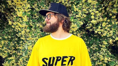 DZIDZIO показав себе без окулярів, і ви й не уявляли, що в нього такі гарні очі