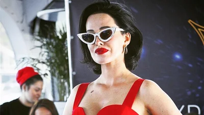 Даша Астафьева заинтриговала круглым животиком