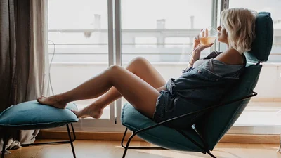 Päntsdrunk: новий скандинавський тренд сидіти вдома у трусах і пити алкоголь