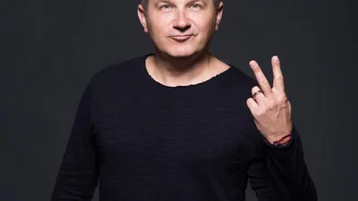 А де ж Катя: красунчик Юрій Горбунов потусив з напівоголеними дівчатами