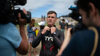 Человек-амфибия: французский пловец начал первым в истории переплывать Тихий океан