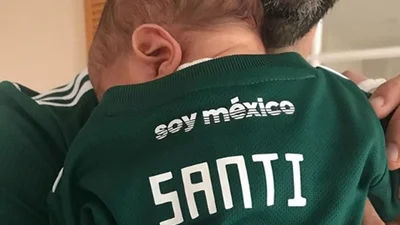 Маленький фанат: сын Евы Лонгории поддерживает сборную Мексики на ЧМ-2018