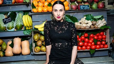 Горячая крошка Dj Nana показала свое мокрое и совсем голое тело