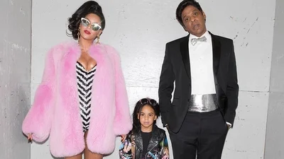 Дочь Бейонсе взорвала сеть смешной реакцией на обнаженные фото родителей