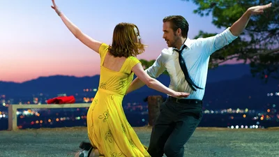 Удивительно: танцы с 300 фильмов смонтировали в одно видео, которое просто завораживает