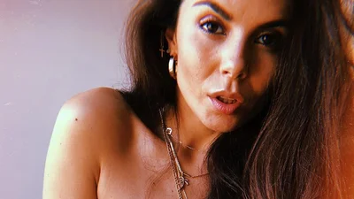 Настоящая тигрица: Настя Каменских поразила осиной талией в стильном наряде