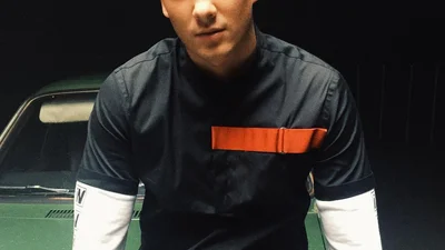 Ivan NAVI позагравав с женщиной-кошкой в новом клипе на песню "Это Она / Звезда"