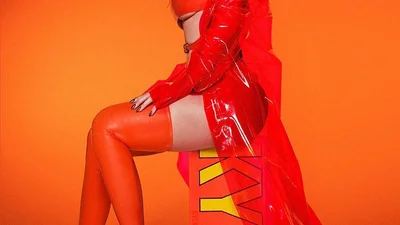 Успешная малышка: Кайли Дженнер обогнала Ким Кардашьян и попала на обложку Forbes