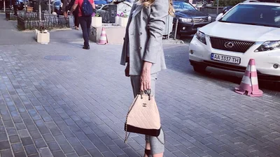 Аристократку Олю Фреймут просто не узнать в этом "пацанском" образе