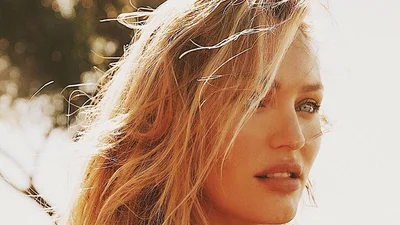 Ангел Victoria's Secret, которая недавно родила, полностью обнажила свое тело