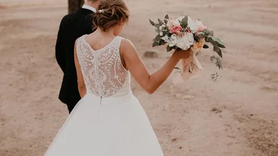 Привітання з весіллям у прозі і віршах - гарні вітання молодятам