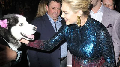 Кейт Аптон только призналась в беременности, а уже вовсю демонстрирует свой живот