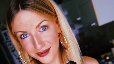 Леся Никитюк присоединилась к известному флешмобу и на ходу выпрыгнула из машины