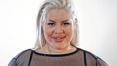 Героиня ночных кошмаров: эта девушка имеет огромную попу и хочет иметь еще больше