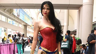 Дуже сексуальні та еротичні костюми дівчат на фестивалі ComicCon 2018