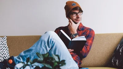 Ученые говорят, что женщины "клюют" на мужчин, носящих красное