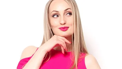 Таня Татарченко попробовала сосиску из рук незнакомца