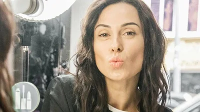 Сексуальная Dj Nana удивила эротическим фотосетом на огороде