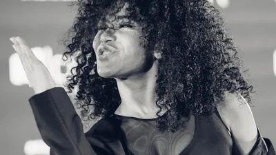 Гаряча штучка: Гайтана засвітила сталевий прес