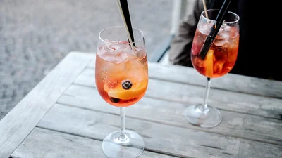 Ученые утверждают, что пить вдвоем полезно для любви