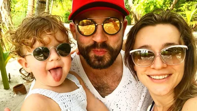 Андрей Бедняков показал семейный отдых в кругу своих девочек