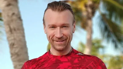 Мокрый и сексуальный: Олег Винник засыпал сеть опасными фото