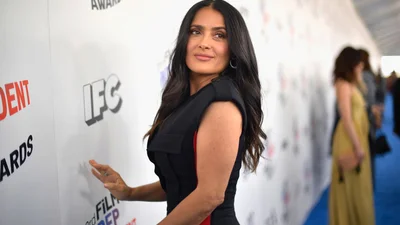 Страстная Сальма Хайек снялась в дерзкой фотосессии для известного журнала