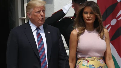 Образ дня: только Мелания Трамп может сажать деревья в таком красивом наряде