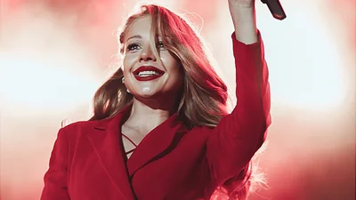 Мамина или папина: Тина Кароль поделилась снимком родителей