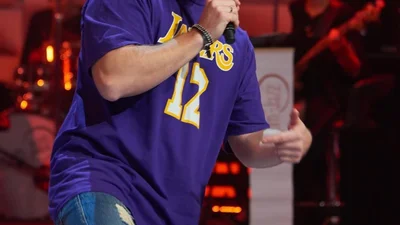 Симпатяжка: Влад Яма опубликовал архивное фото с родителями, на котором он еще такой малыш