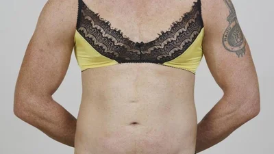 Австралийский бренд шьет ажурные и атласные бюстгальтеры для мужчин