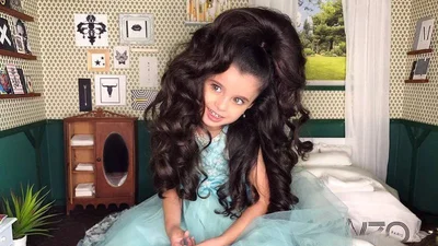 Ця 5-річна юна леді підкорює серця мільйонів своїм розкішним волоссям