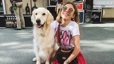 Певица Ассоль соблазняет стройным телом в стильных нарядах