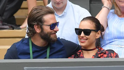 Які ж вони милі: Ірина Шейк, Бредлі Купер та їхня донечка зачарували публіку Венеції