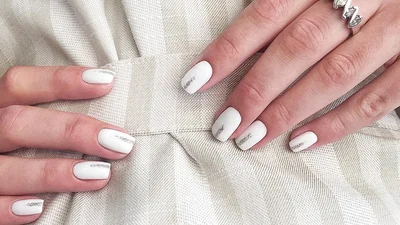 Маникюр на 1 сентября: стильные идеи на линейку
