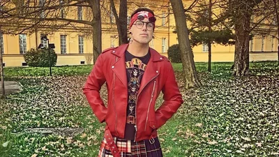 Вечно молодой: в свои почти 50 лет этот мужчина выглядит, как подросток