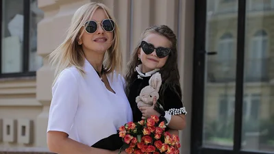 Стильна Лілія Ребрик відвела доньку у перший клас і зробила святковий шпагат